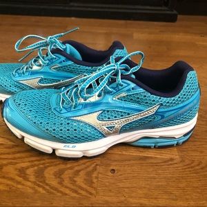 Mizuno Wave Legend 3 like new Running Shoes size 8